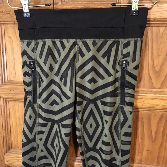 Lululemon Women's 6‎ Inspire Tight II Chevron Shuffle Fatigue Green Leggings - Picture 4 of 5